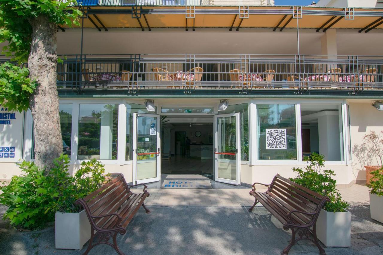 Hotel Bristol 米萨诺阿德里亚蒂科 外观 照片
