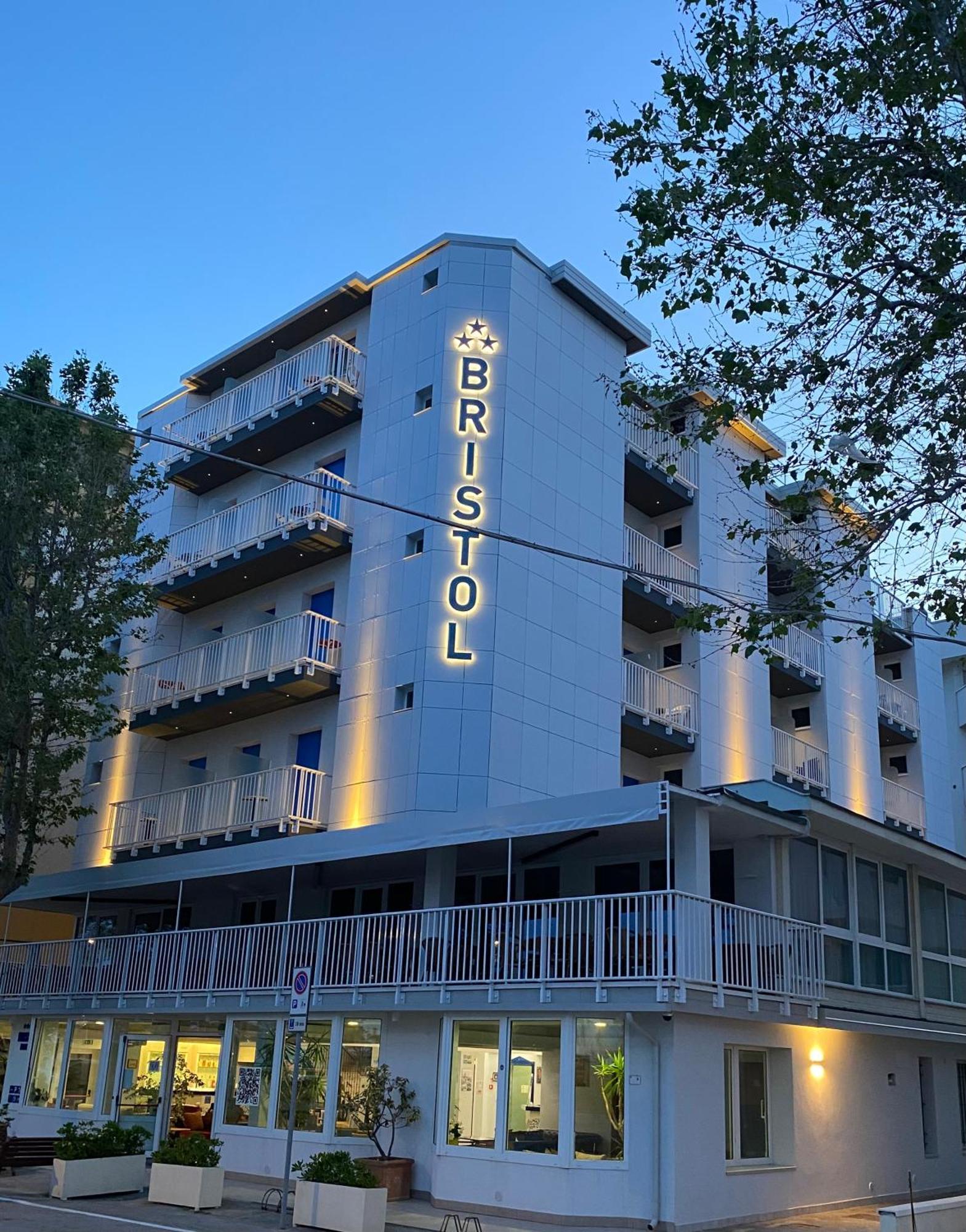 Hotel Bristol 米萨诺阿德里亚蒂科 外观 照片