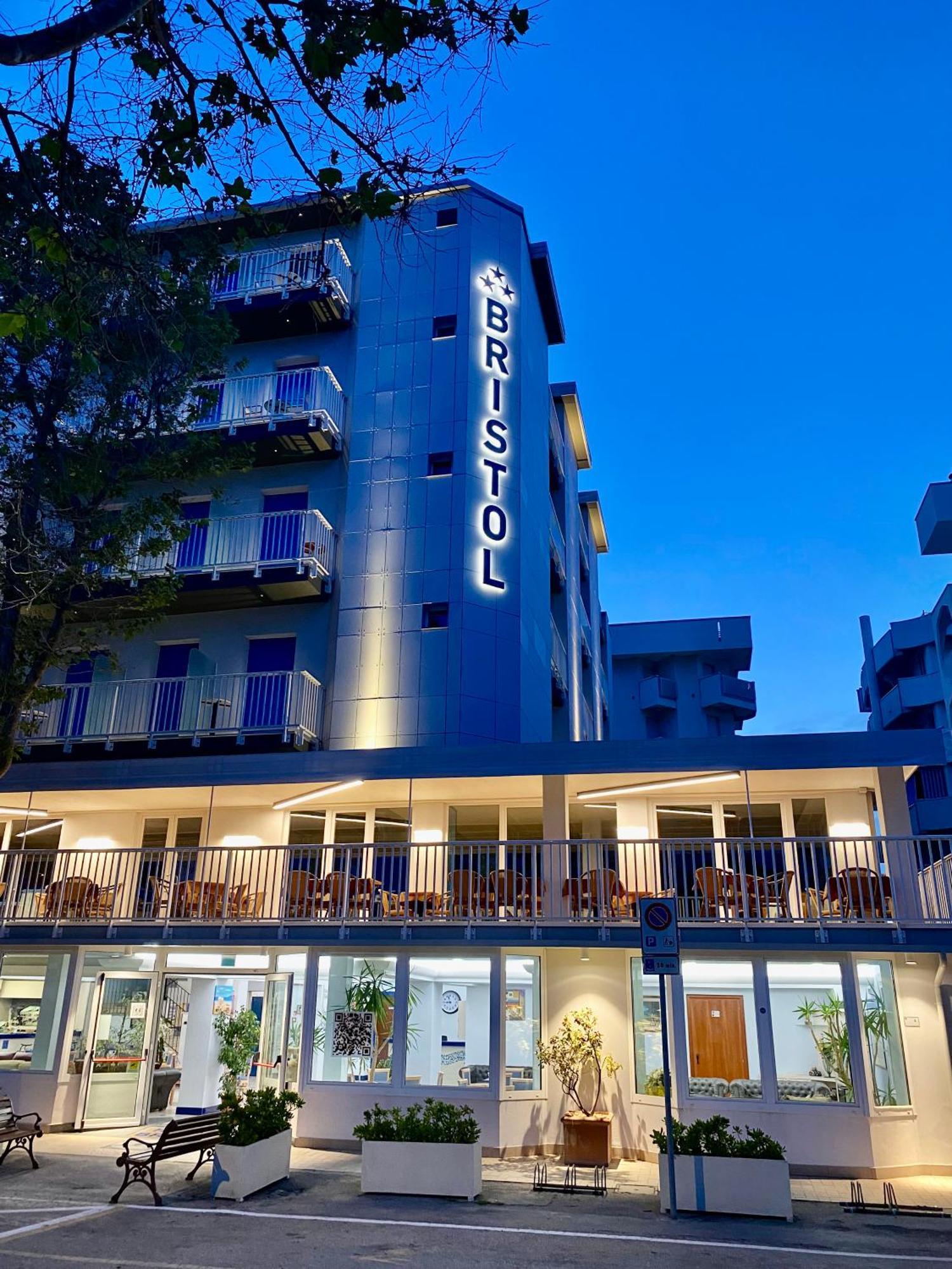 Hotel Bristol 米萨诺阿德里亚蒂科 外观 照片
