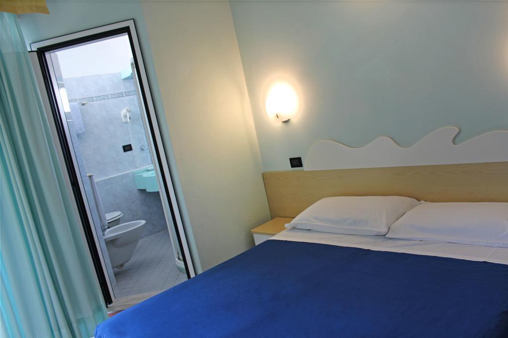 Hotel Bristol 米萨诺阿德里亚蒂科 外观 照片